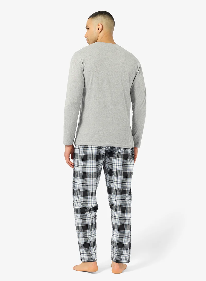 روبرت وود طقم تي شيرت وبنطلون بقصة عادية